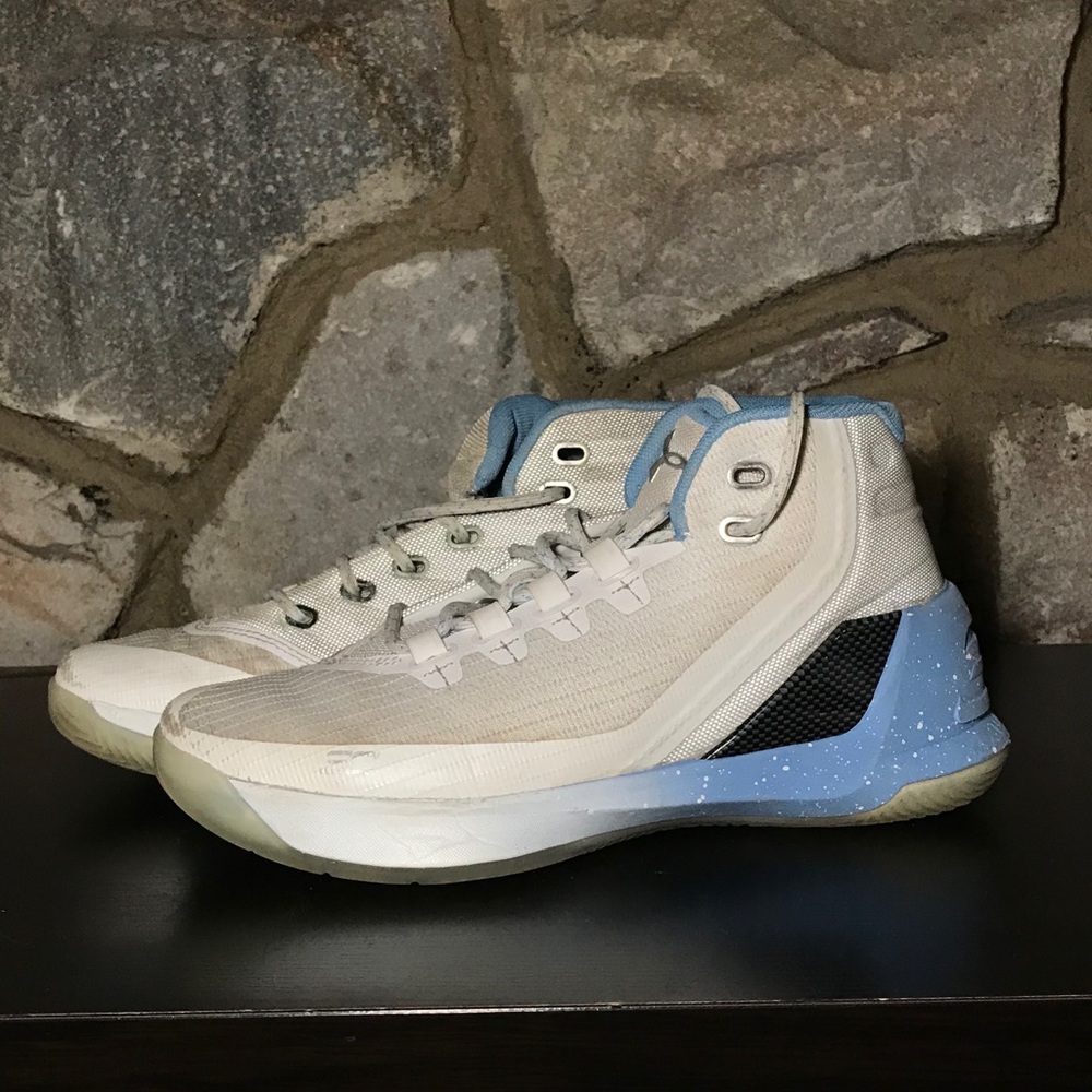 Size 5Y, UA basketball sneaker.